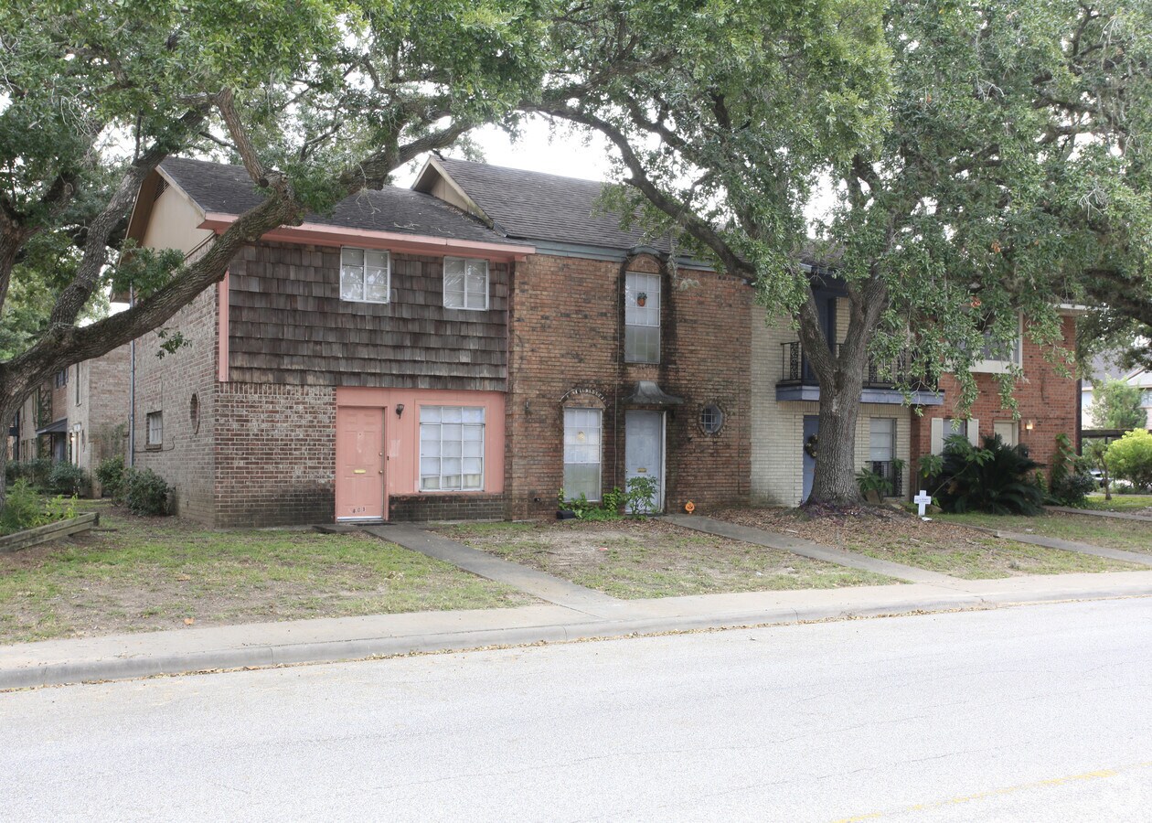 The Royal Oaks Apartments - The Royal Oak Apartments