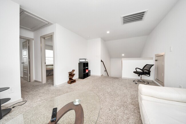 Photo - 311 John House Ln