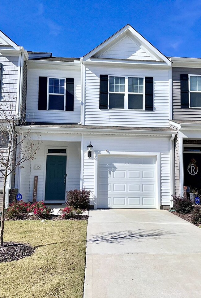 Like new townhome in Clayton with a fenced... - Like new townhome in Clayton with a fenced...