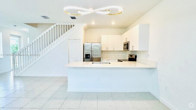 Building Photo - 751 SE 14th St Rental