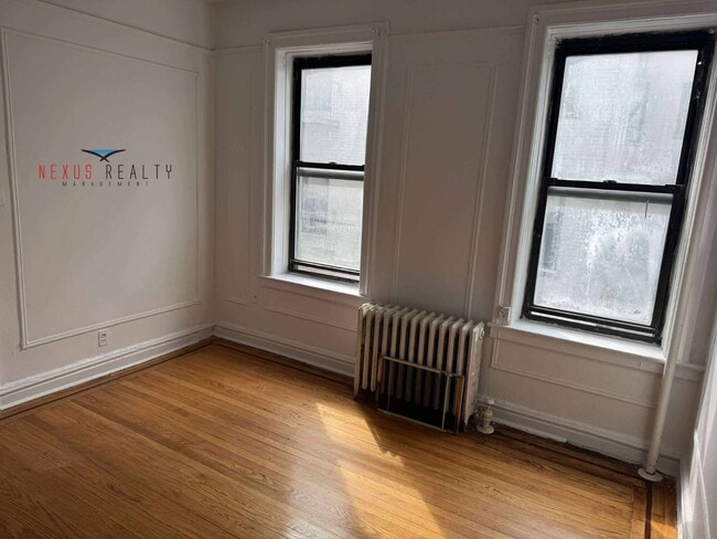 Photo - 25-02 Steinway St