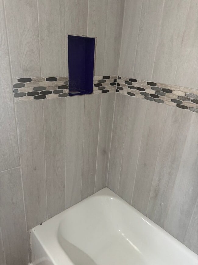 Photo - 694 Hamilton St