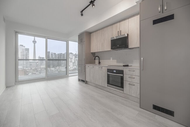 Photo - 280 Dundas St W