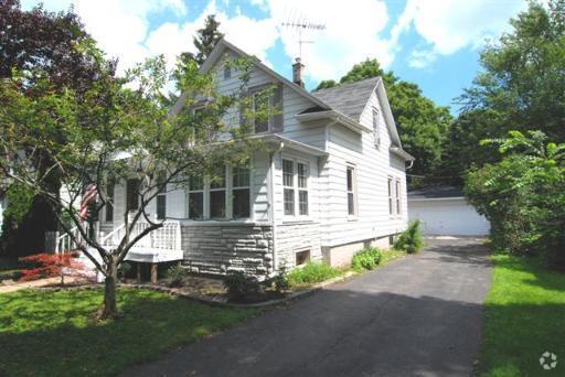 Building Photo - 118 1st St Rental