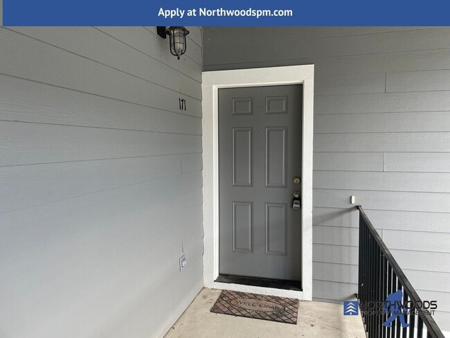 Photo - Very Nice 2 Bedroom 1 Bath Upstairs Apartment