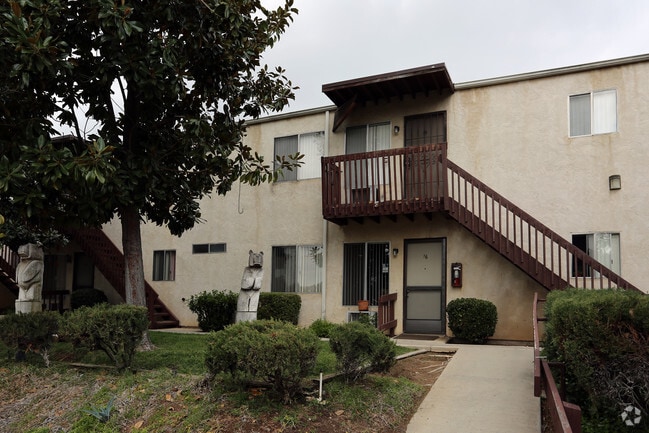 Casa De Oro Senior Apartments