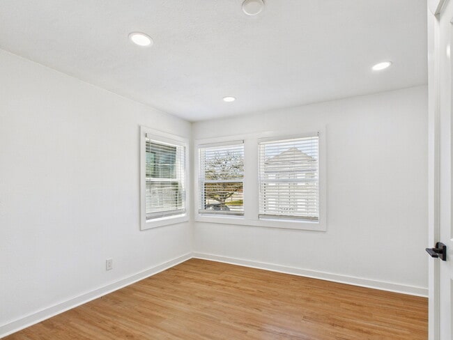 607 Foch St Unit C