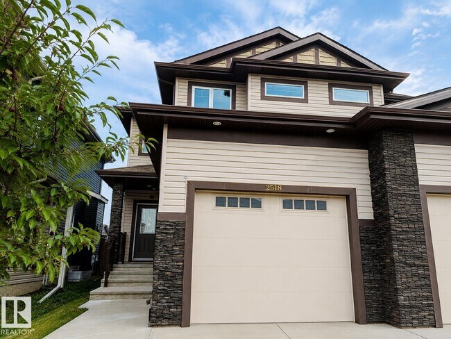 Photo - 2518-2522 22 Ave NW