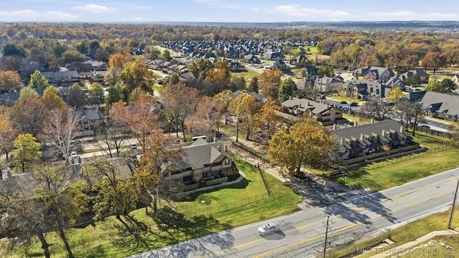 Building Photo - 9107 S Urbana Ave Unit 5F