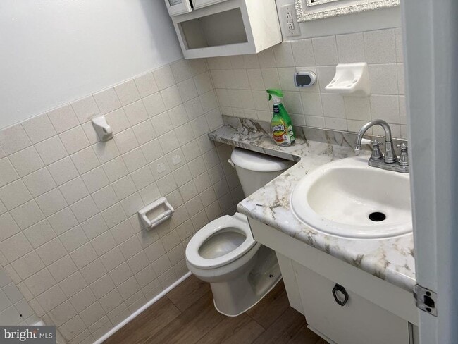 Photo - 205 Erica Pl