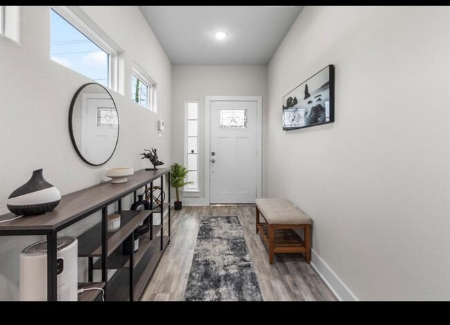 Building Photo - 4681 Bellfort Ave Unit B Rental