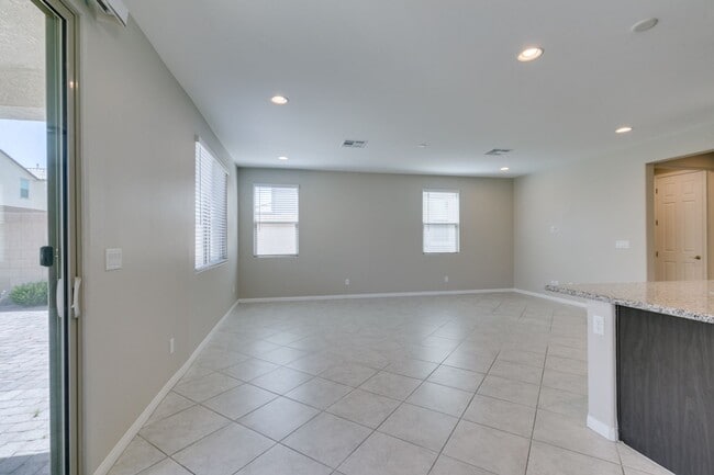 Photo - MOUNTAINS EDGE 3 BEDROOM HOME!