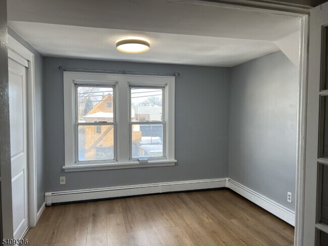 Photo - 571 Avenue A