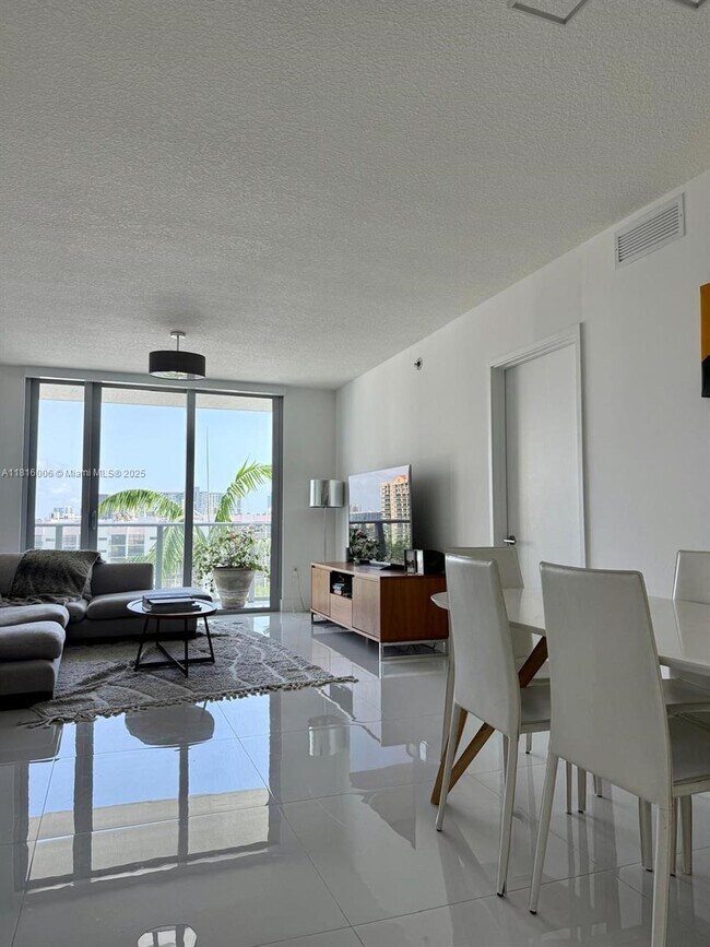 Photo - 300 Sunny Isles Blvd Unidad 4-803 Rental