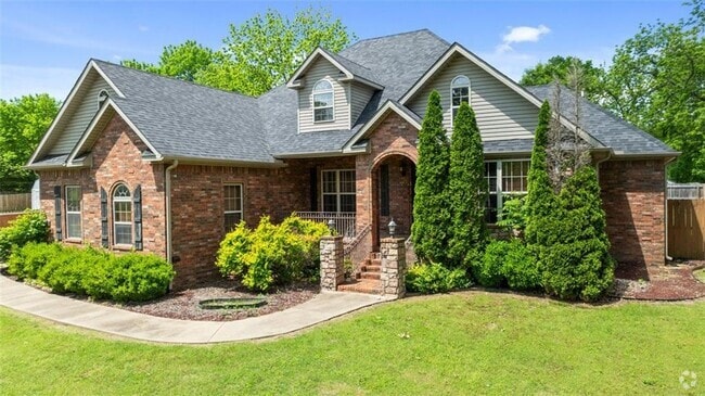 Building Photo - 204 Tunbridge Dr Rental