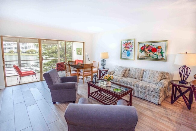 Photo - 2751 N Palm Aire Dr Unit 310