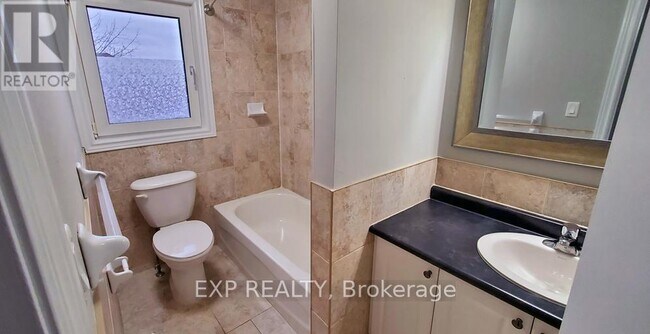 Photo - 246 Lakeshore Rd