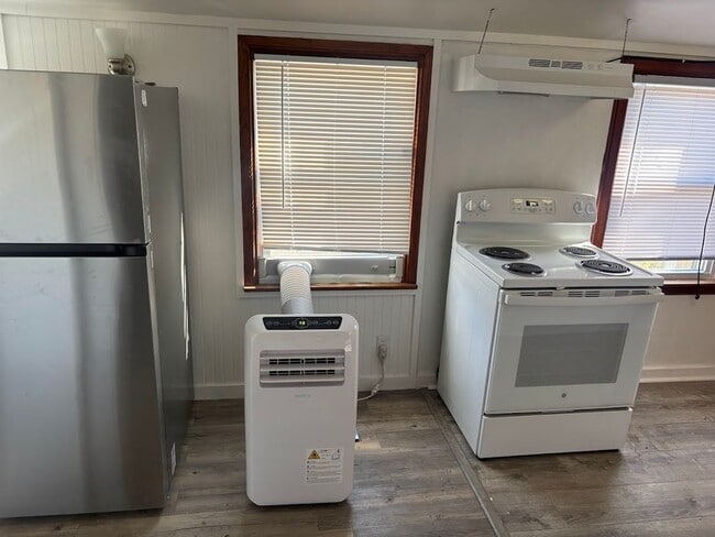 Photo - 4745 Lind St Unidad B