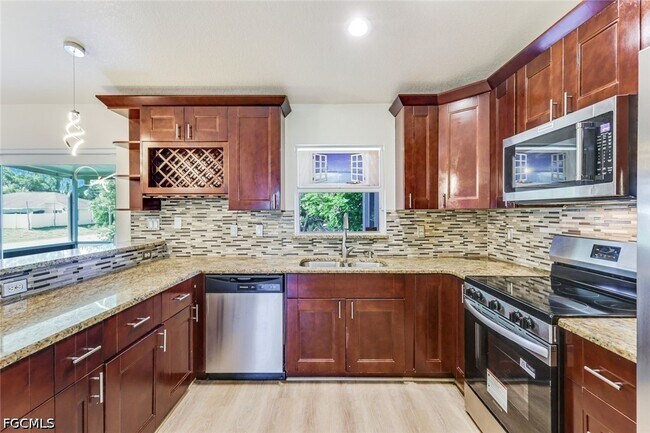 Photo - 5201 4th St W