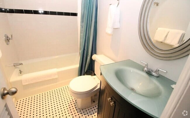 Building Photo - 102 Beacon St Unit 2 Rental