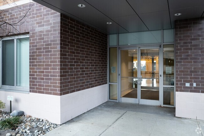 Entrada - One Hudson Park