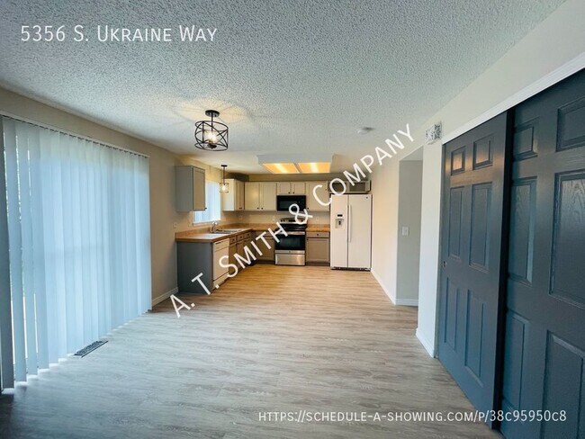 Photo - 4 Bedroom, 2-Story House in Saddle Rock Ri...