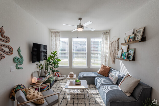 Interior Photo - Aspen Heights Fayetteville Rental