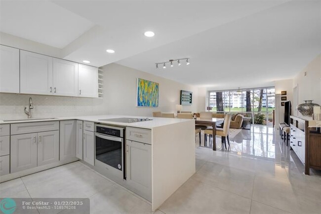 Building Photo - 4011 N Cypress Dr Unit 101 Rental