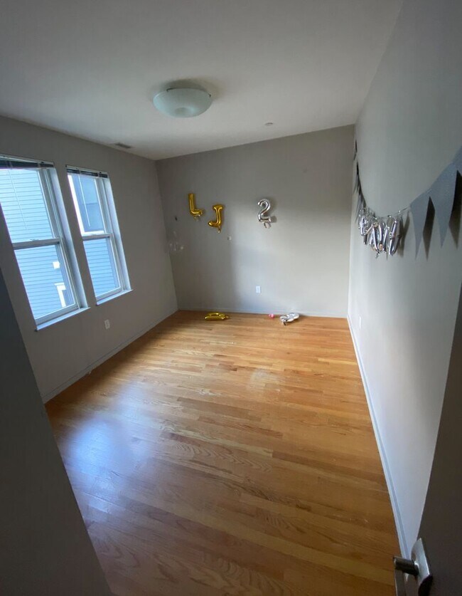 Photo - Huge updated 5 bed townhouse with all the ...