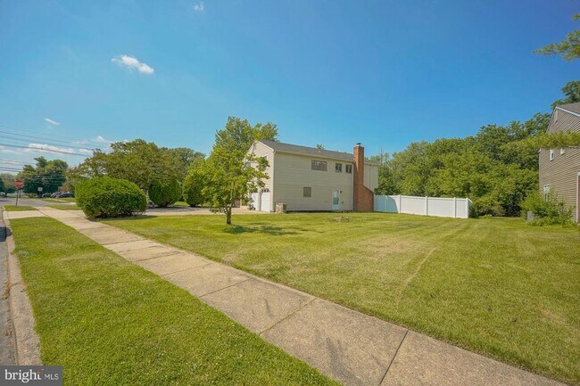701 Crestbrook Ave