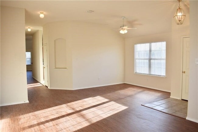 Photo - 1000 Salt Creek Trail