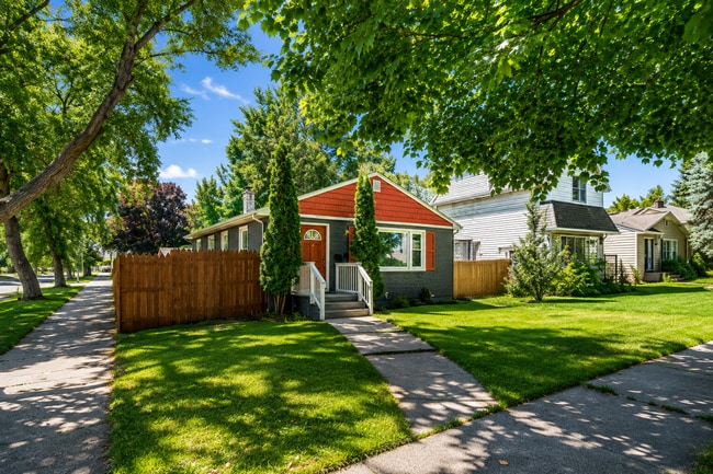Photo - 996 Fremont Ave E