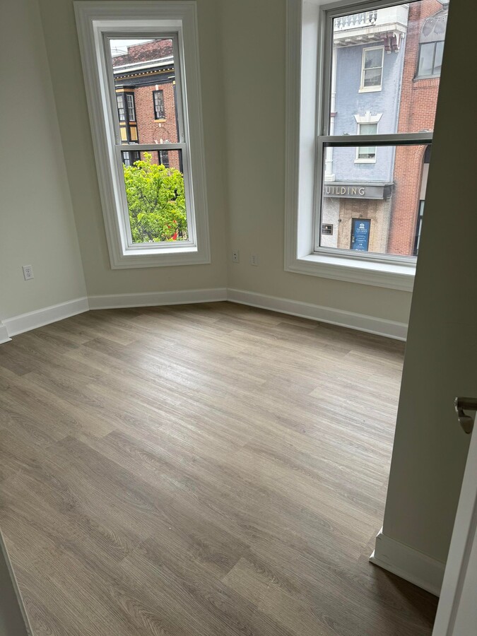 222 W Franklin St - 222 W Franklin St Apartments