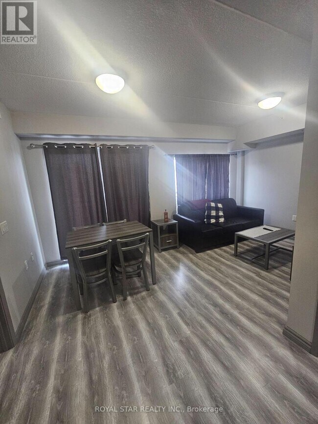 Photo - 275 Larch St Unité F411