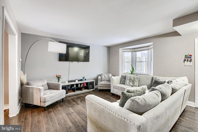 Photo - 1543 Lochwood Rd