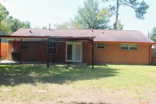 5747 Greencraig Dr