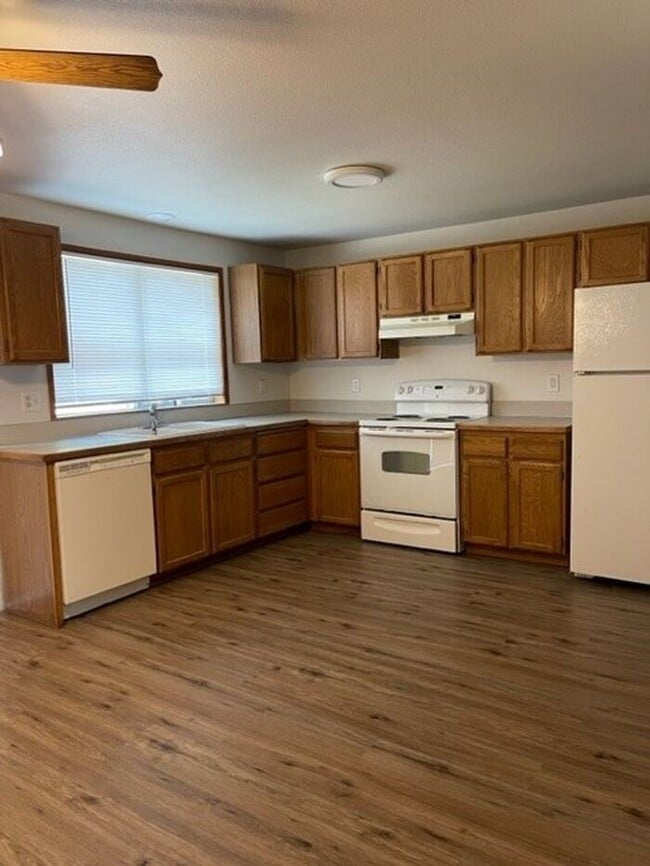 Photo - Perfect & Spacious 3 Bed, 1 1/2 Bath Duplex by the Puyallup River!