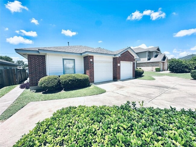 Photo - 2873 Southampton Way