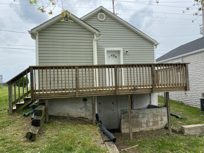 Photo - 102 Ellis St