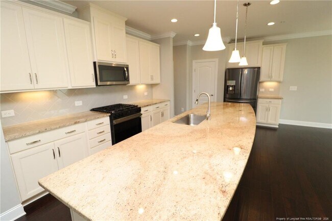 Photo - 410 Boscawen Ln