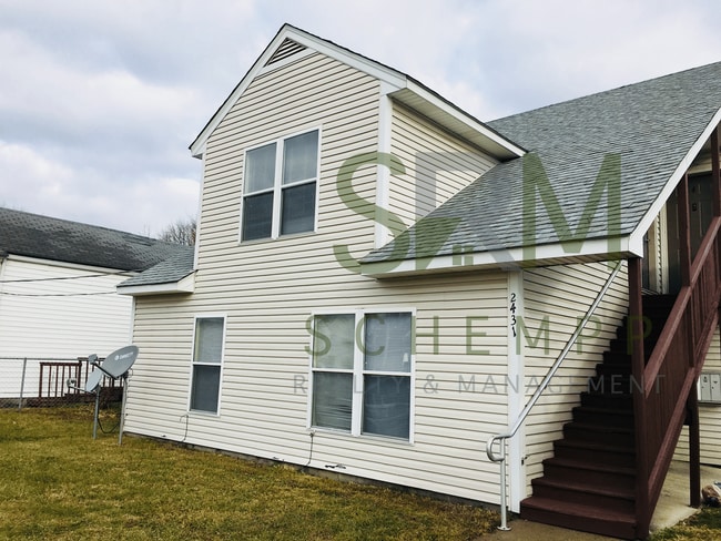 Building Photo - Updated Two Bedroom Apartment in Portland now available! *Section 8 accepted* Unit 2614-4