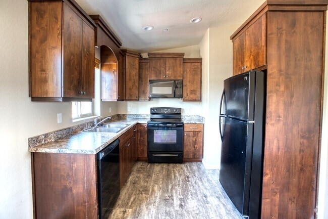 Building Photo - 5554 White Mountain Ave Unit White mtn ave Rental