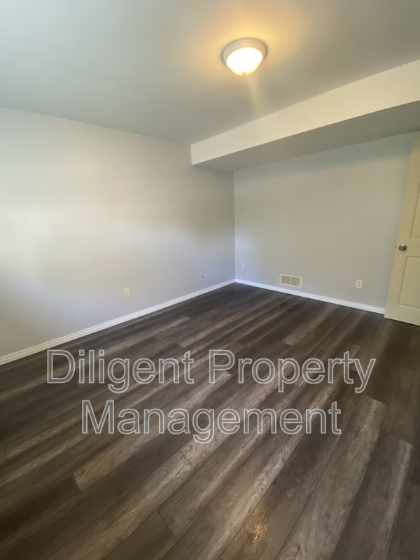 Photo - 588 Howden St