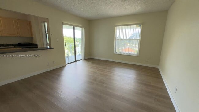 Building Photo - 605 S Pine Island Rd Unit 405A Rental