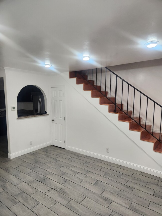 Building Photo - 11860 Truro Ave Unit 11860 Truro D