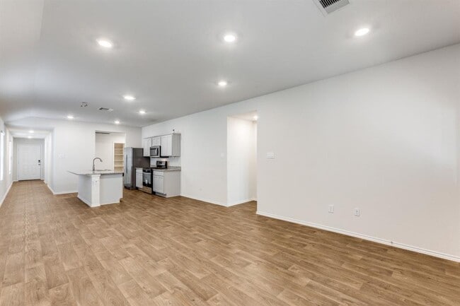 Photo - 250 Granary Dr