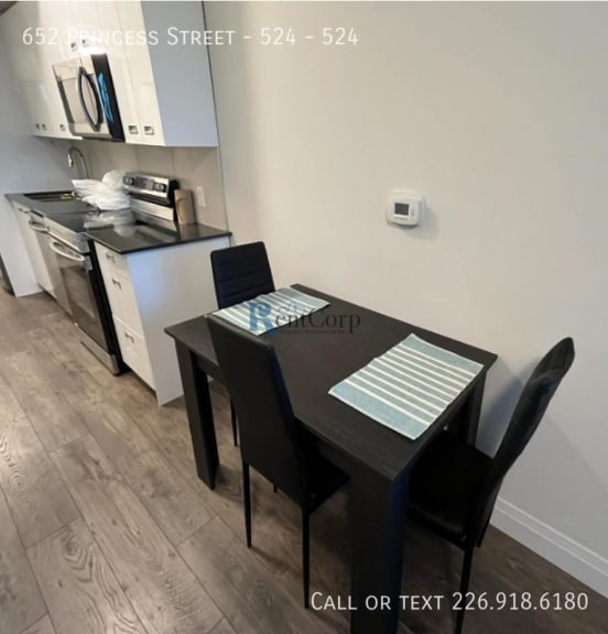 Photo - 652 Princess St