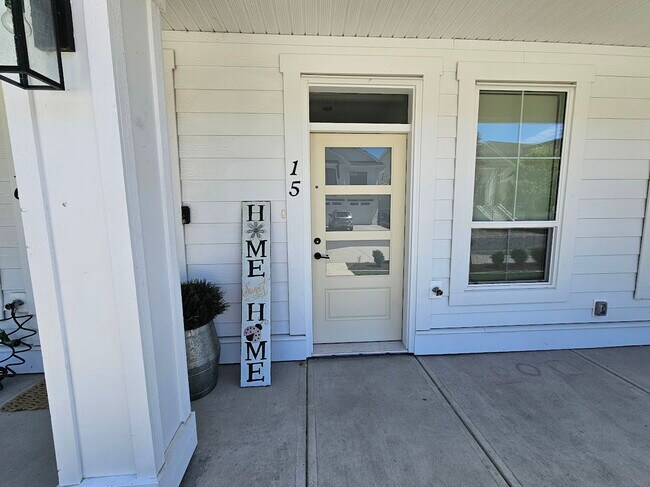 Photo - 8349 Hawthorn Rd