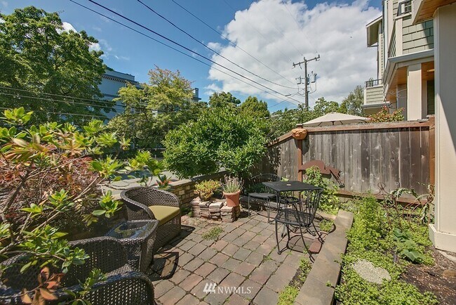 Photo - 1110 10th Ave E