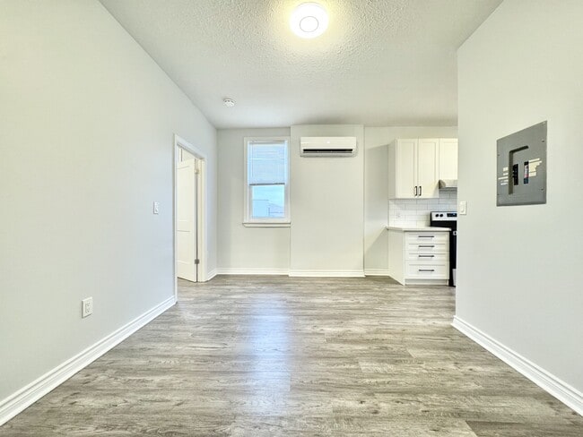 Photo - 43-43 Division St